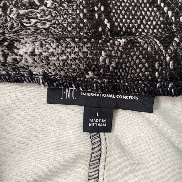 INC International Concepts Snake Print Legging Pant - Picture 2 of 3